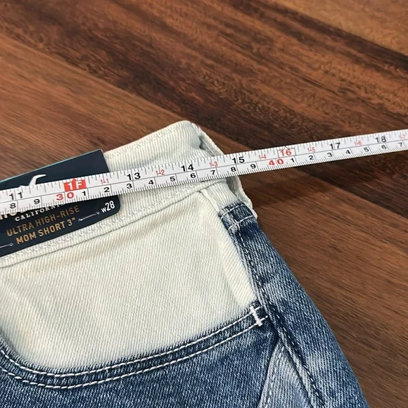 NWT HOLLISTER Ultra High Rise Patchwork Mom Denim Jean Shorts 3” Inseam, Size 7 - Picture 9 of 11